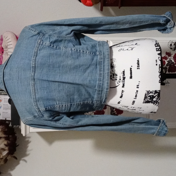 Denim crop jean jacket - Picture 2 of 7